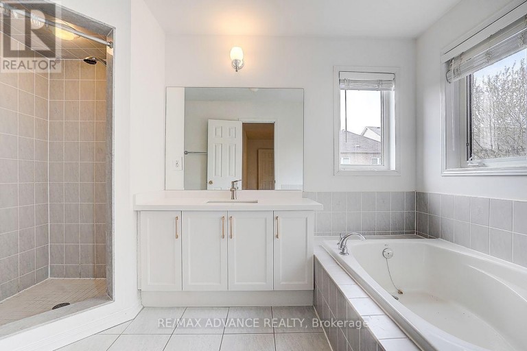 137 LARAMIE CRESCENT, Vaughan (Patterson), Ontario, L6A0R1