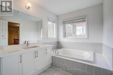 137 LARAMIE CRESCENT Vaughan (Patterson) Ontario photo 24