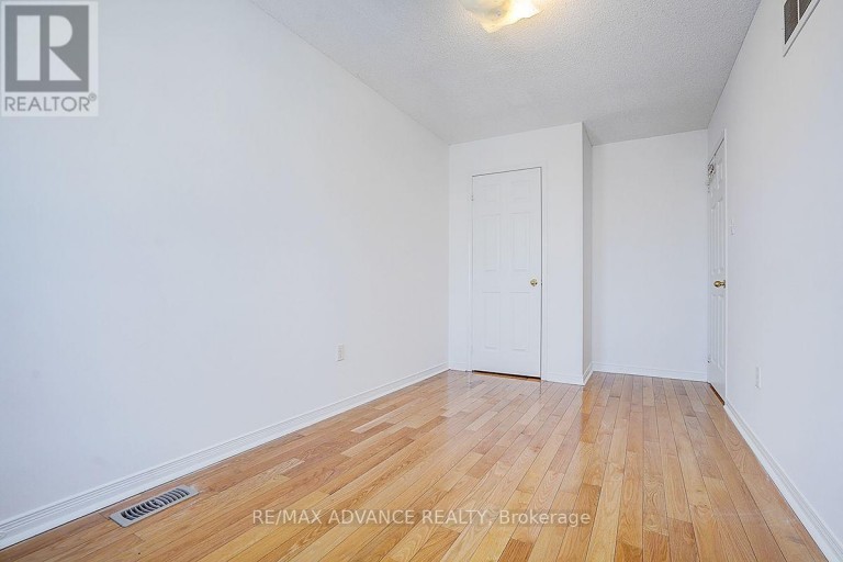 137 LARAMIE CRESCENT, Vaughan (Patterson), Ontario, L6A0R1