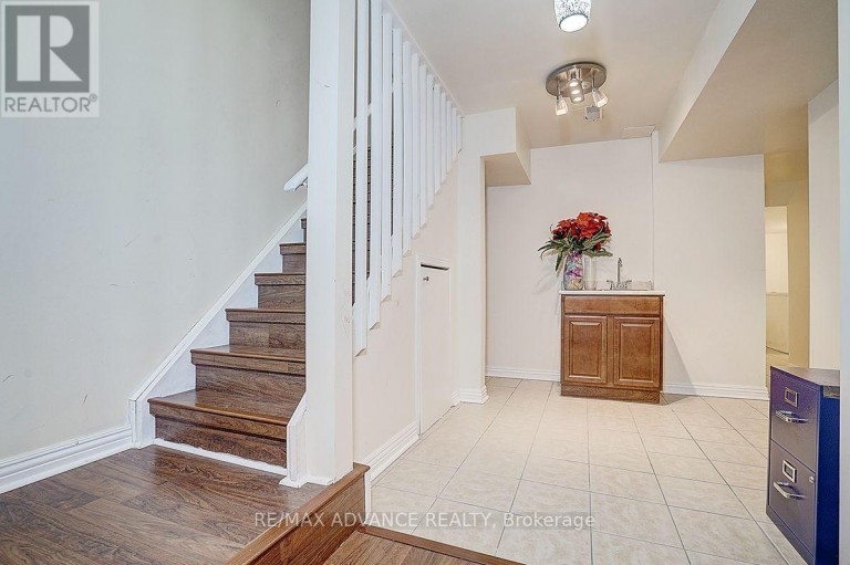 137 LARAMIE CRESCENT, Vaughan (Patterson), Ontario, L6A0R1