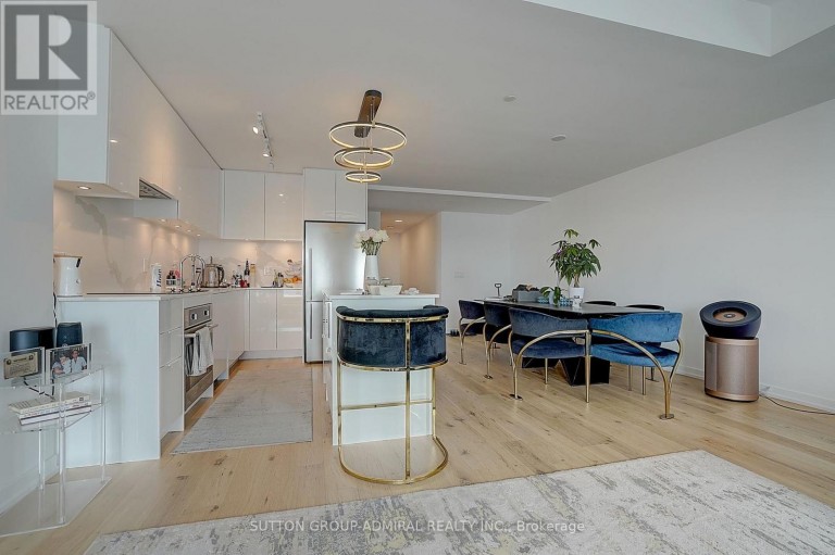 712 - 8 BEVERLEY GLEN BOULEVARD, Vaughan (Beverley Glen), Ontario, L4J0L5