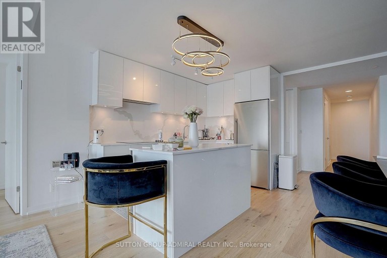 712 - 8 BEVERLEY GLEN BOULEVARD, Vaughan (Beverley Glen), Ontario, L4J0L5