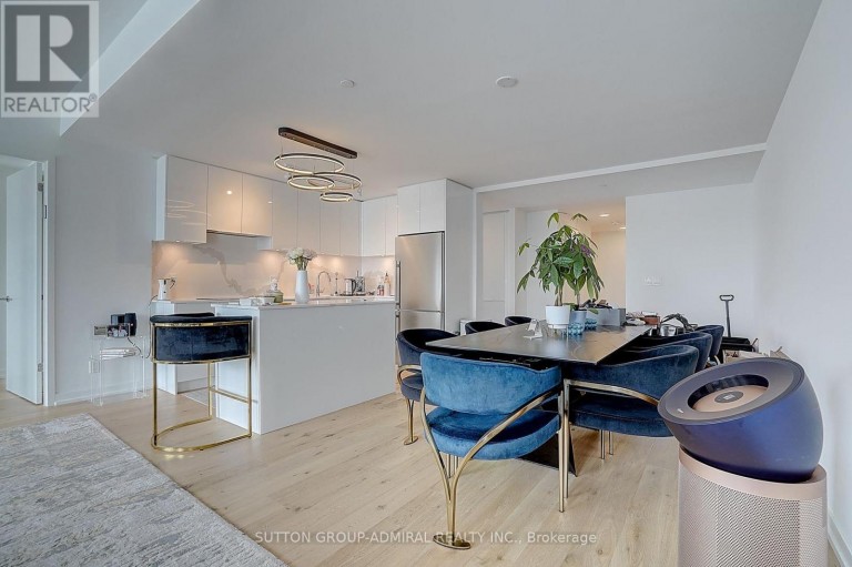 712 - 8 BEVERLEY GLEN BOULEVARD, Vaughan (Beverley Glen), Ontario, L4J0L5