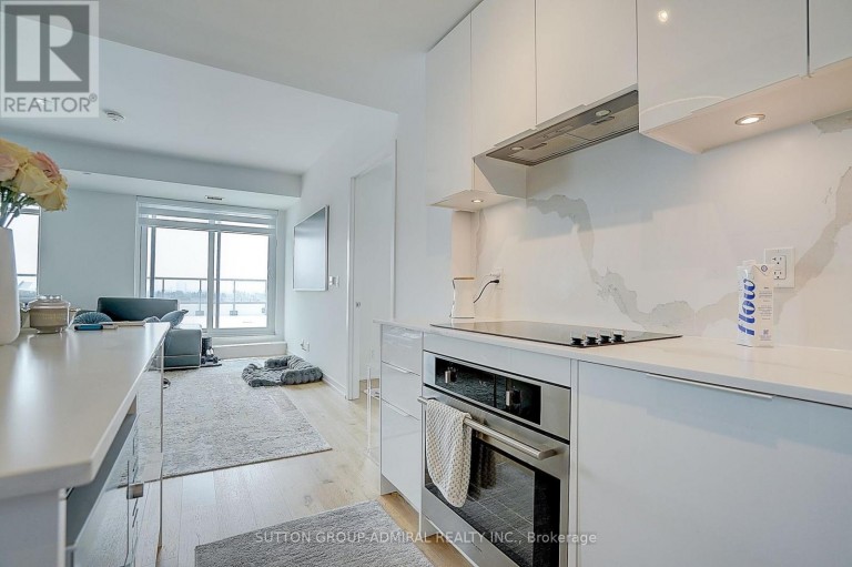 712 - 8 BEVERLEY GLEN BOULEVARD, Vaughan (Beverley Glen), Ontario, L4J0L5