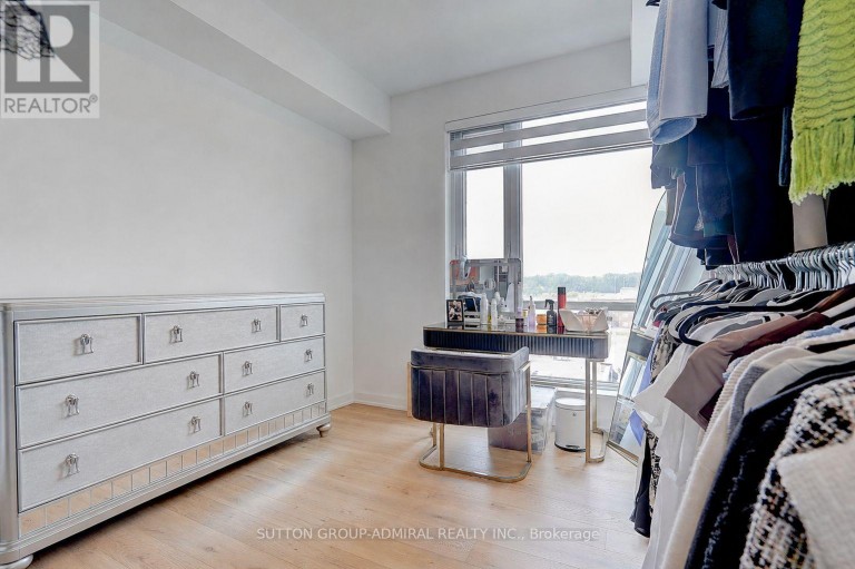 712 - 8 BEVERLEY GLEN BOULEVARD, Vaughan (Beverley Glen), Ontario, L4J0L5