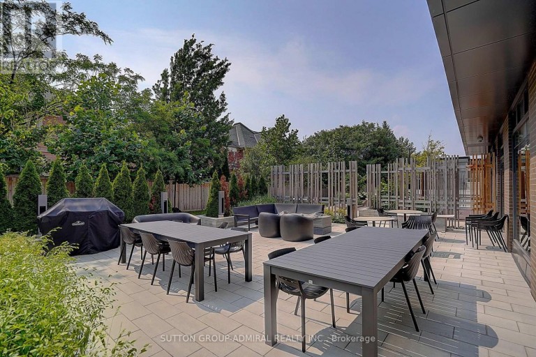 712 - 8 BEVERLEY GLEN BOULEVARD, Vaughan (Beverley Glen), Ontario, L4J0L5