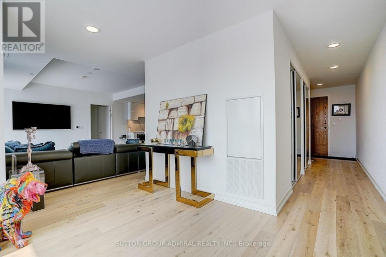 712 - 8 BEVERLEY GLEN BOULEVARD, Vaughan (Beverley Glen), Ontario, L4J0L5