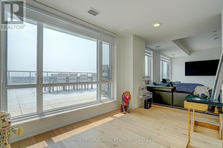 712 - 8 BEVERLEY GLEN BOULEVARD, Vaughan (Beverley Glen), Ontario, L4J0L5
