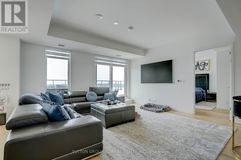 712 - 8 BEVERLEY GLEN BOULEVARD, Vaughan (Beverley Glen), Ontario, L4J0L5