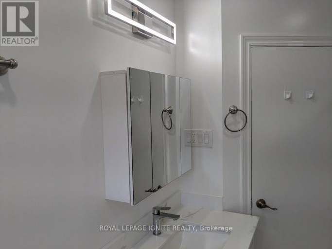MAIN - 15 BEACHAM CRESCENT, Toronto (Tam O'Shanter-Sullivan), Ontario, M1T1M9