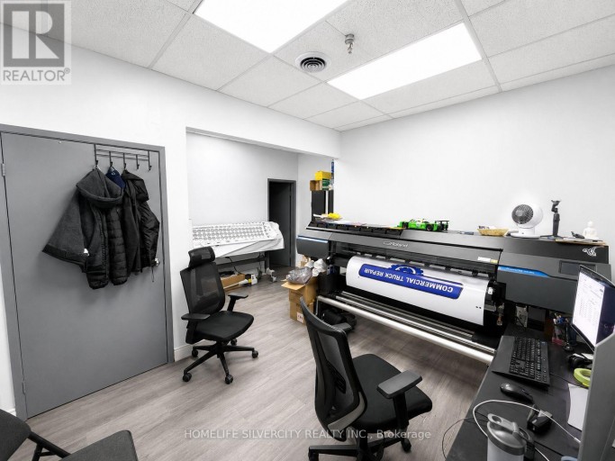 1730 STEELES AVENUE E, Brampton (Avondale), Ontario, L6T1A4