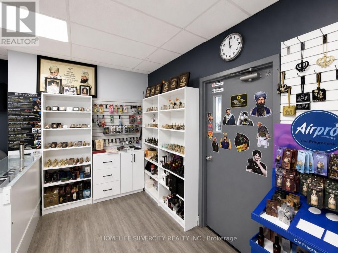 1730 STEELES AVENUE E, Brampton (Avondale), Ontario, L6T1A4