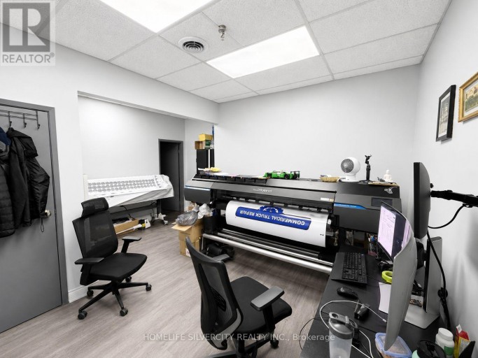 1730 STEELES AVENUE E, Brampton (Avondale), Ontario, L6T1A4