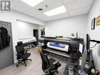 1730 STEELES AVENUE E Brampton (Avondale) Ontario photo 9