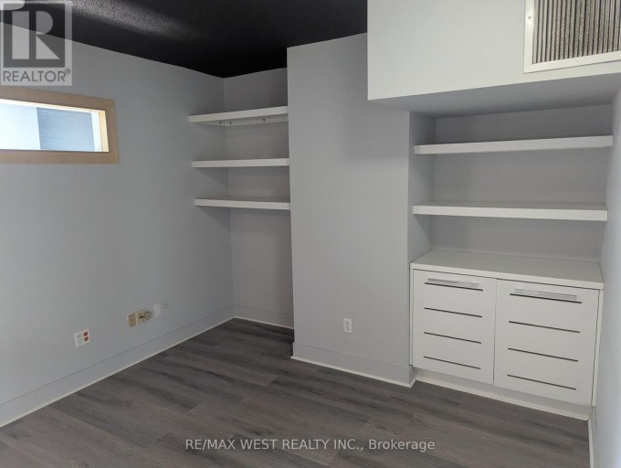 96 FORSYTHE STREET, Oakville (CO Central), Ontario, L6K1C5