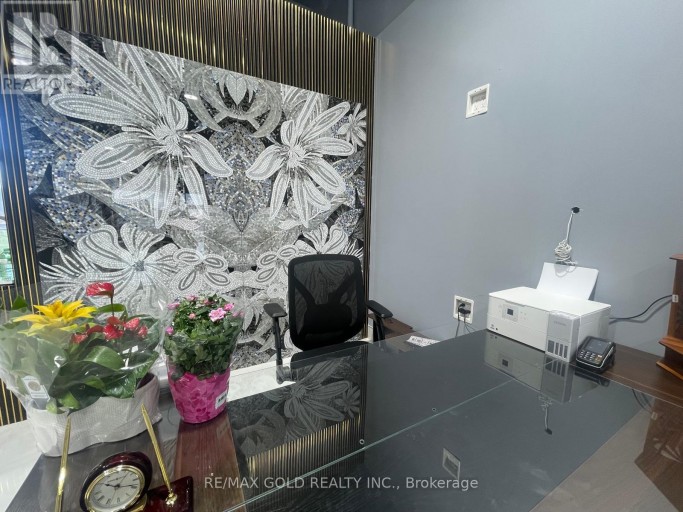 UNIT 4 - 6101 MAYFIELD ROAD, Brampton (Vales of Castlemore North), Ontario, L6P4R9
