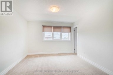 1934 CEDARPARK DRIVE London North (North D) Ontario photo 8