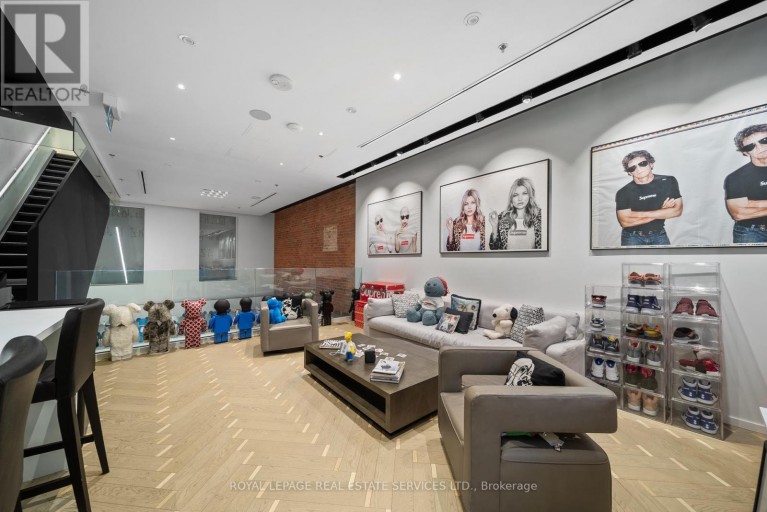 273 QUEEN STREET W, Toronto (Waterfront Communities), Ontario, M5V1Z9