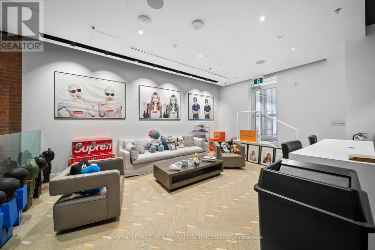 273 QUEEN STREET W, Toronto (Waterfront Communities), Ontario, M5V1Z9