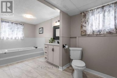 27 VILLENEUVE CRESCENT London East (East I) Ontario photo 28