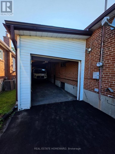 30 BEACON ROAD, Toronto (Dorset Park), Ontario, M1P1G7