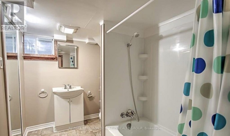 BSMT - 49 DON MOR DRIVE, Newmarket (Central Newmarket), Ontario, L3Y1G8