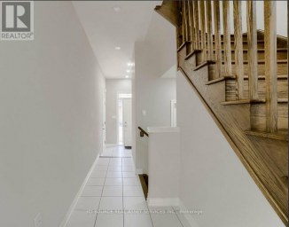 93 SONOMA VALLEY CRESCENT Hamilton (Mewburn) Ontario photo 2