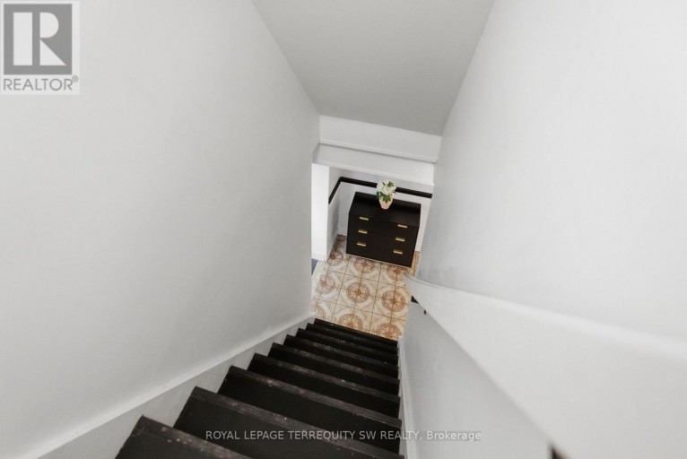 BSMT - 497 OSSINGTON AVENUE, Toronto (Palmerston-Little Italy), Ontario, M6G3T3