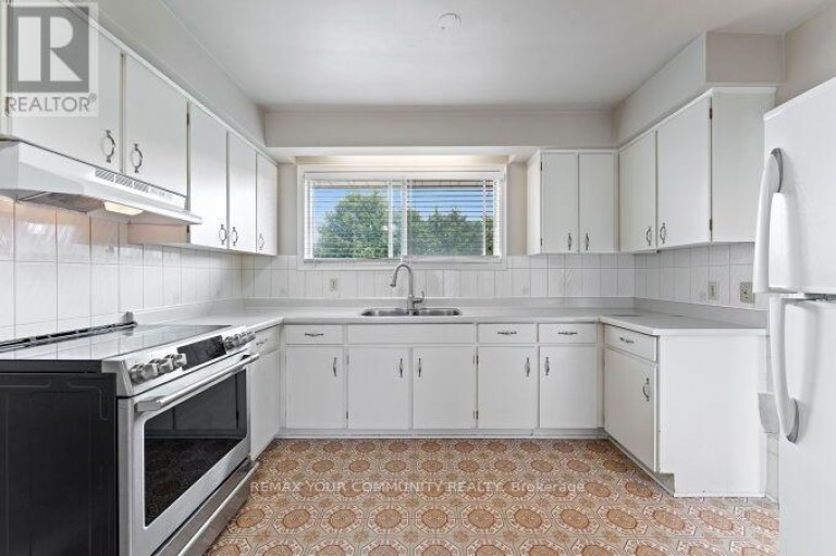225 16TH AVENUE, Richmond Hill (Langstaff), Ontario, L4C7A6
