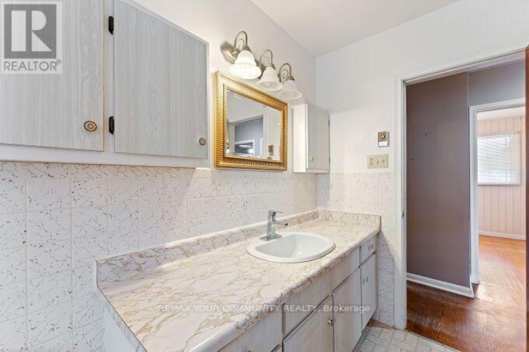 225 16TH AVENUE, Richmond Hill (Langstaff), Ontario, L4C7A6