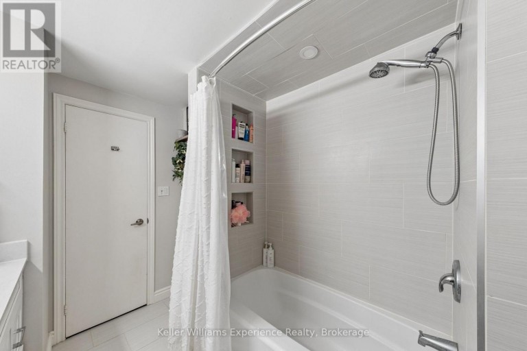 23 - 2 BERNICK DRIVE, Barrie (Grove East), Ontario, L4M5K4