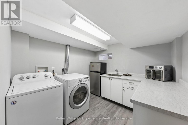23 - 2 BERNICK DRIVE, Barrie (Grove East), Ontario, L4M5K4