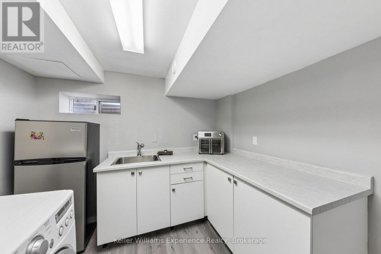 23 - 2 BERNICK DRIVE, Barrie (Grove East), Ontario, L4M5K4
