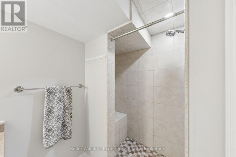 23 - 2 BERNICK DRIVE, Barrie (Grove East), Ontario, L4M5K4