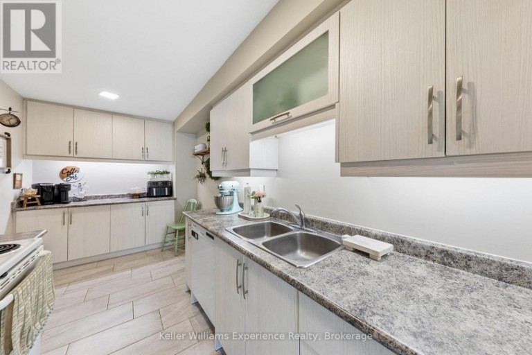 23 - 2 BERNICK DRIVE, Barrie (Grove East), Ontario, L4M5K4