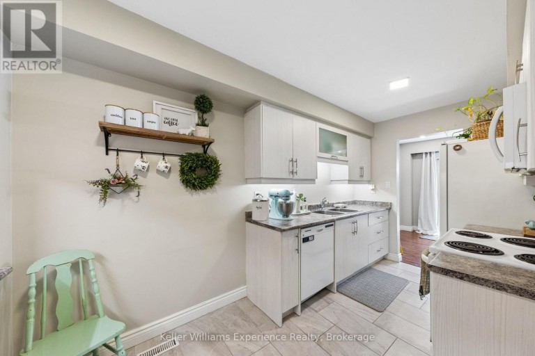 23 - 2 BERNICK DRIVE, Barrie (Grove East), Ontario, L4M5K4