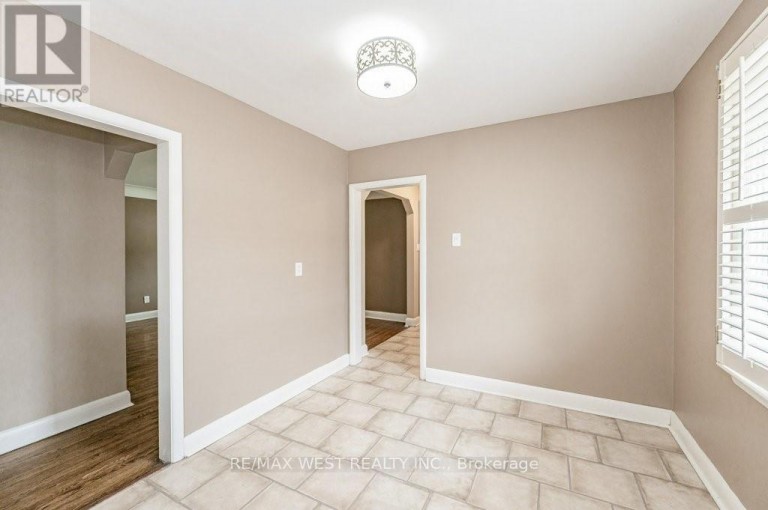 305 MOHAWK ROAD E, Hamilton (Hill Park), Ontario, L9A2J5