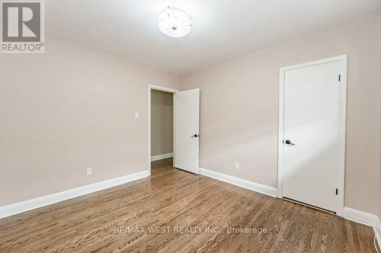 305 MOHAWK ROAD E, Hamilton (Hill Park), Ontario, L9A2J5