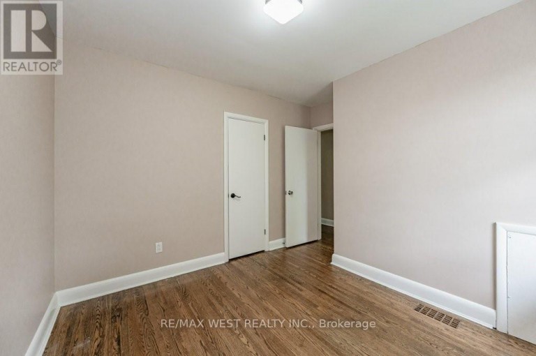 305 MOHAWK ROAD E, Hamilton (Hill Park), Ontario, L9A2J5