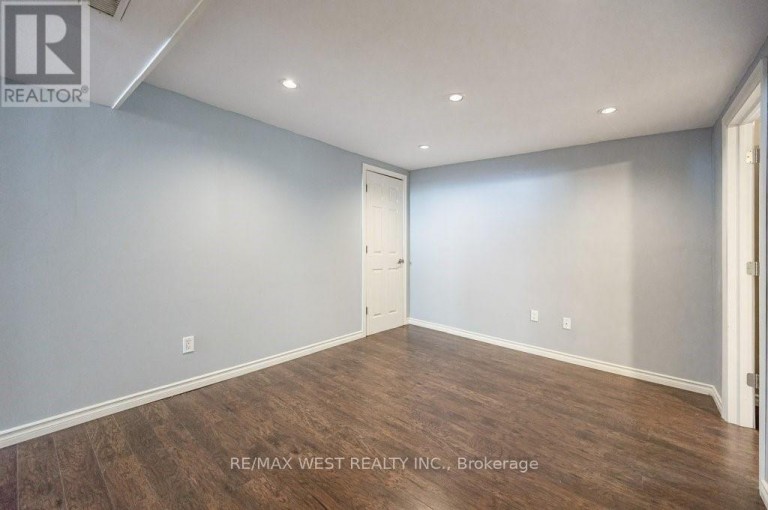 305 MOHAWK ROAD E, Hamilton (Hill Park), Ontario, L9A2J5