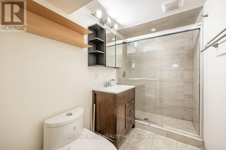 305 MOHAWK ROAD E, Hamilton (Hill Park), Ontario, L9A2J5