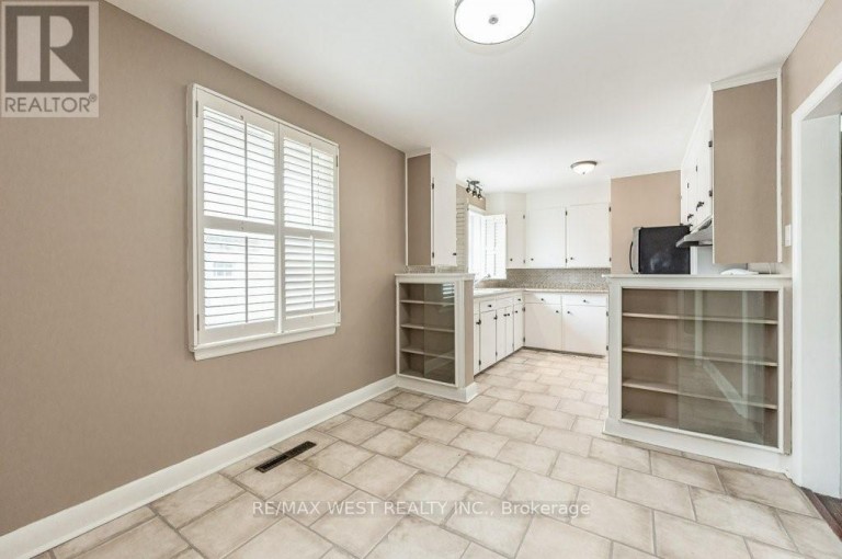 305 MOHAWK ROAD E, Hamilton (Hill Park), Ontario, L9A2J5