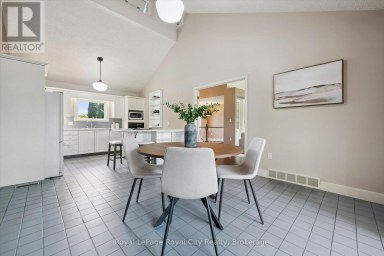 8060 WELLINGTON 18 ROAD Centre Wellington (Fergus) Ontario photo 11