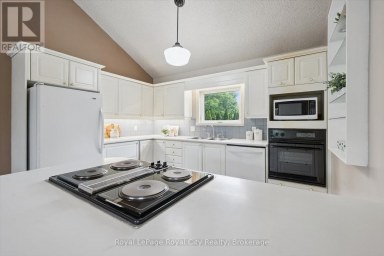 8060 WELLINGTON 18 ROAD Centre Wellington (Fergus) Ontario photo 13