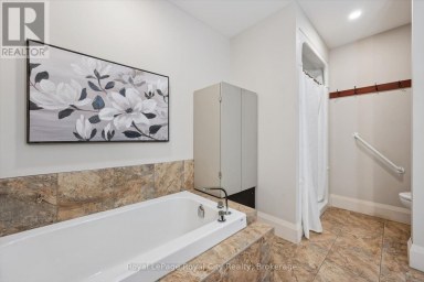 8060 WELLINGTON 18 ROAD Centre Wellington (Fergus) Ontario photo 24
