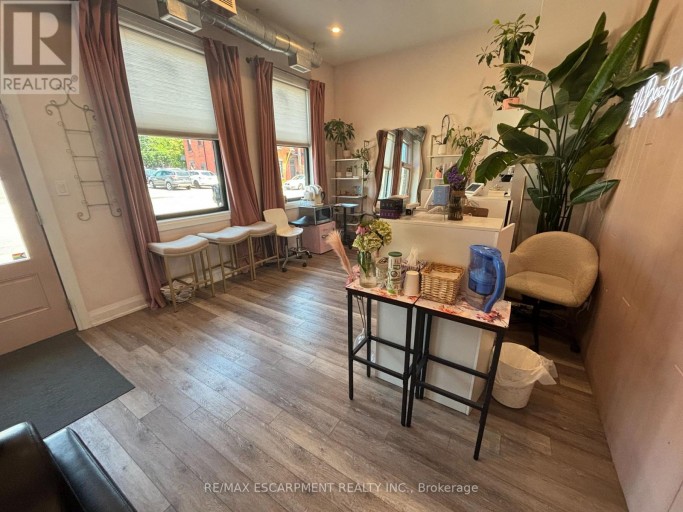 1 - 52 BARTON STREET E, Hamilton (Beasley), Ontario, L8L2V8