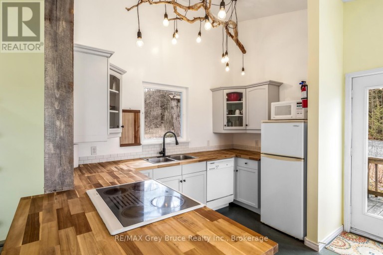65 LAWRENCE ROAD, South Bruce Peninsula, Ontario, N0H2T0