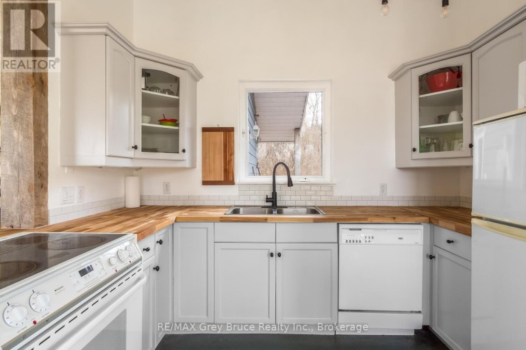 65 LAWRENCE ROAD, South Bruce Peninsula, Ontario, N0H2T0