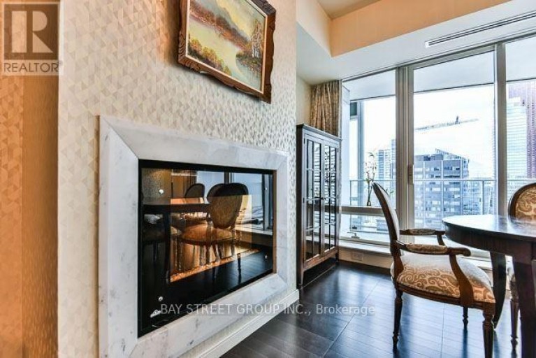 4207 - 180 UNIVERSITY AVENUE, Toronto (Bay Street Corridor), Ontario, M5H0A2