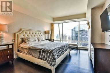 4207 - 180 UNIVERSITY AVENUE Toronto (Bay Street Corridor) Ontario photo 14